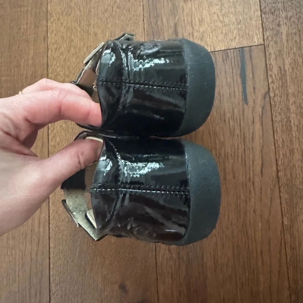 Old soles royal shoe in Black Patent Leather. Like new!!! Size 11US/28EU